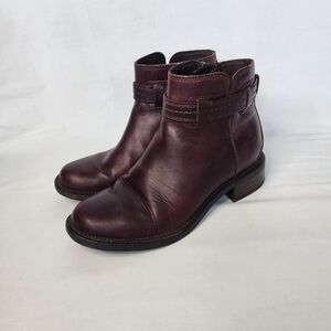 Clarks Collection Size 7.5 Leather Ankle Boots Maye Ease Burgundy Red